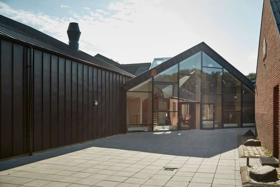 Modern sports hall with modern cladding, Trælundvej 3, 7400 Herning